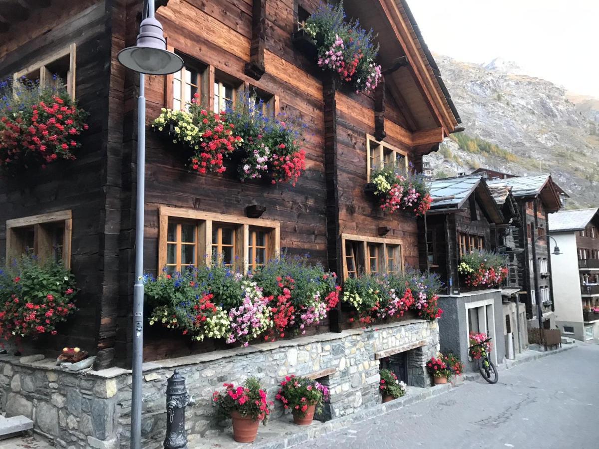 Chalet Schuler Villa Zermatt Bagian luar foto